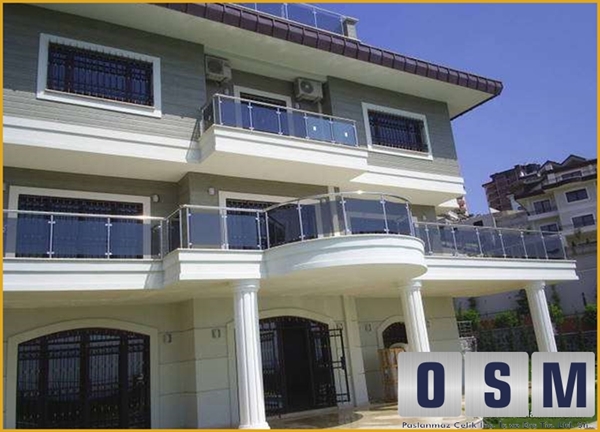 Balkonlara yaptığımız paslanmaz balkon camlı korkuluk sistemimiz